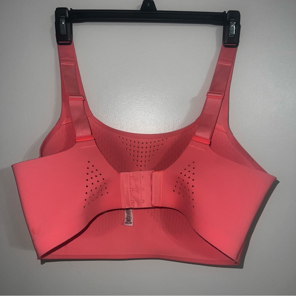 Victoria’s Secret Featherweight Max Sports Bra - Picture 2 of 4